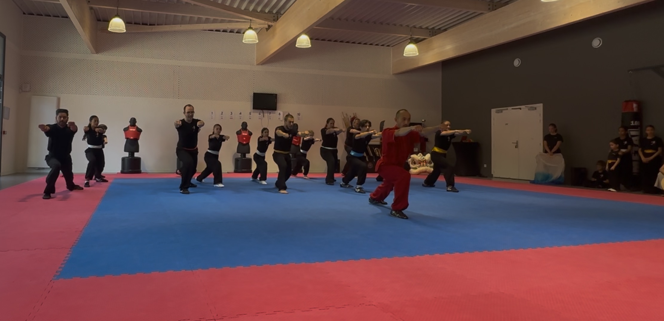 Démonstration de l'école AMC Wushu lors de l'inauguration du Complexe Sportif de Saint-Sauveur