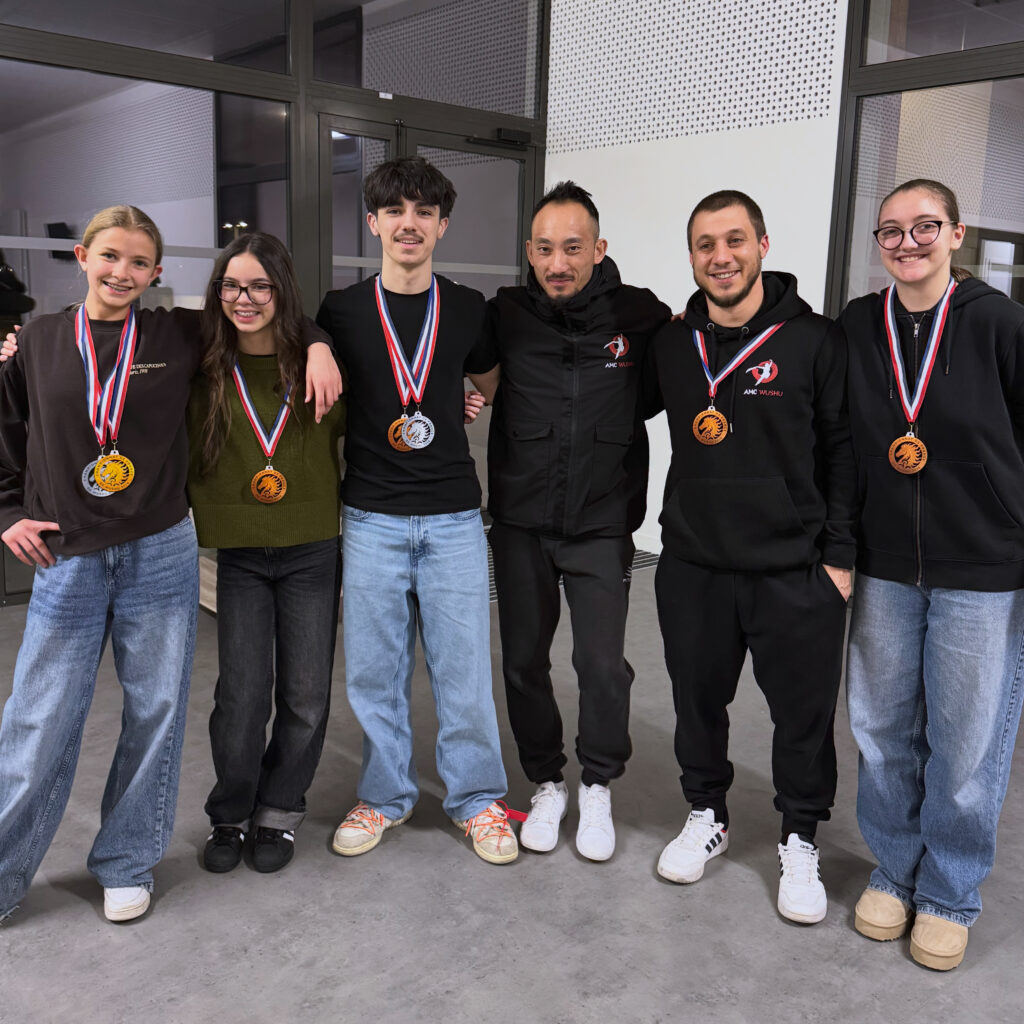 Résultats du championnat de France 2026 : Kung Fu Traditionnel
• Michelin Maéva : médaille de bronze • Michelin Anaëlle : 1 médaille d’or, 1 médaille d’argent • Nguyen Emma : médaille de bronze • Saint Martin Jules : 1 médaille d’argent, 1 médaille de bronze • Folini Kévin : médaille de bronze Sanda light
• Teil Jules : médaille d’or
