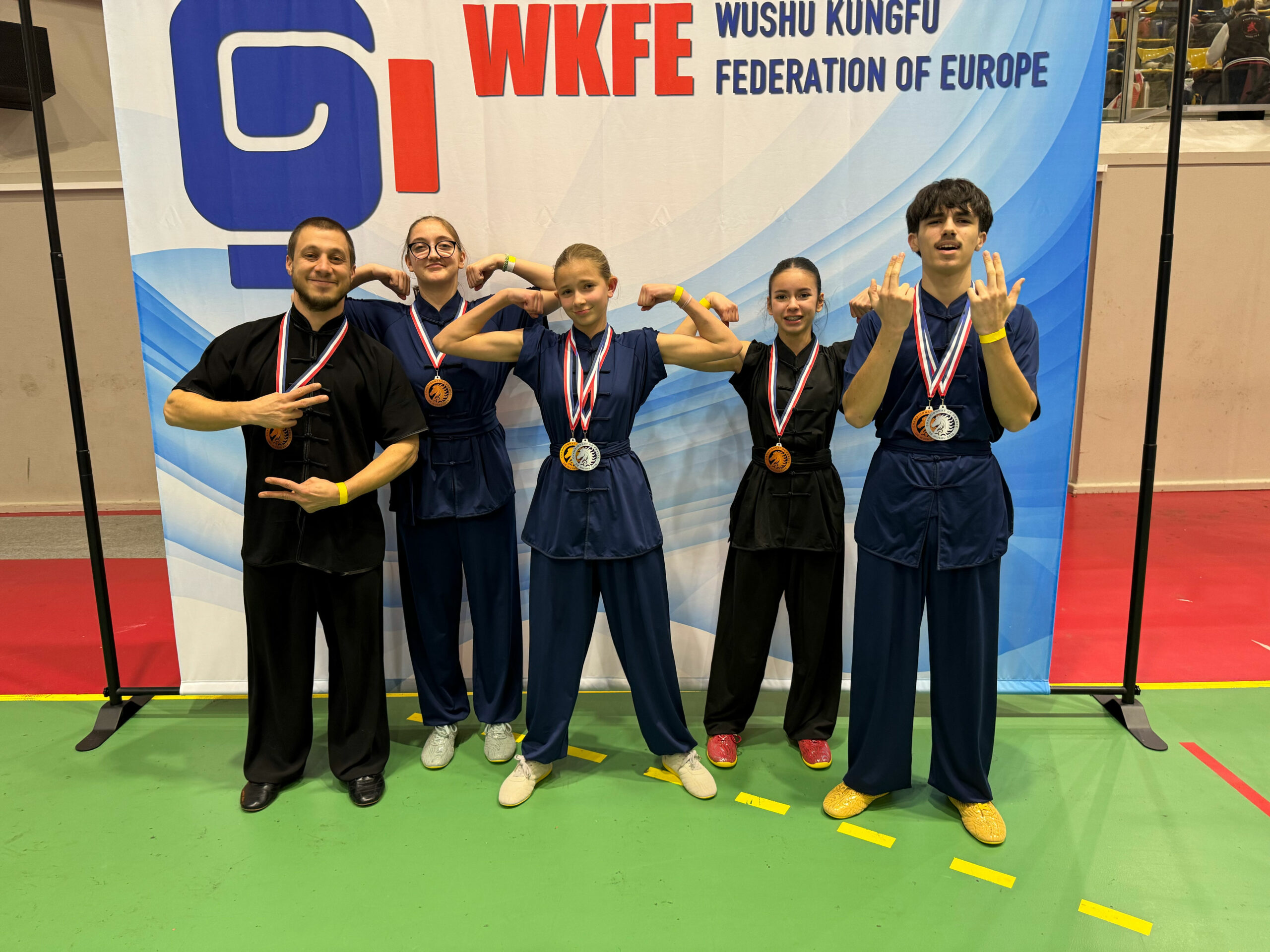 Résultats du championnat de France 2026 : Kung Fu Traditionnel
• Michelin Maéva : médaille de bronze • Michelin Anaëlle : 1 médaille d’or, 1 médaille d’argent • Nguyen Emma : médaille de bronze • Saint Martin Jules : 1 médaille d’argent, 1 médaille de bronze • Folini Kévin : médaille de bronze Sanda light
• Teil Jules : médaille d’or